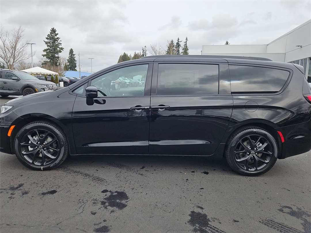 2026 Chrysler Pacifica Select - Image 2