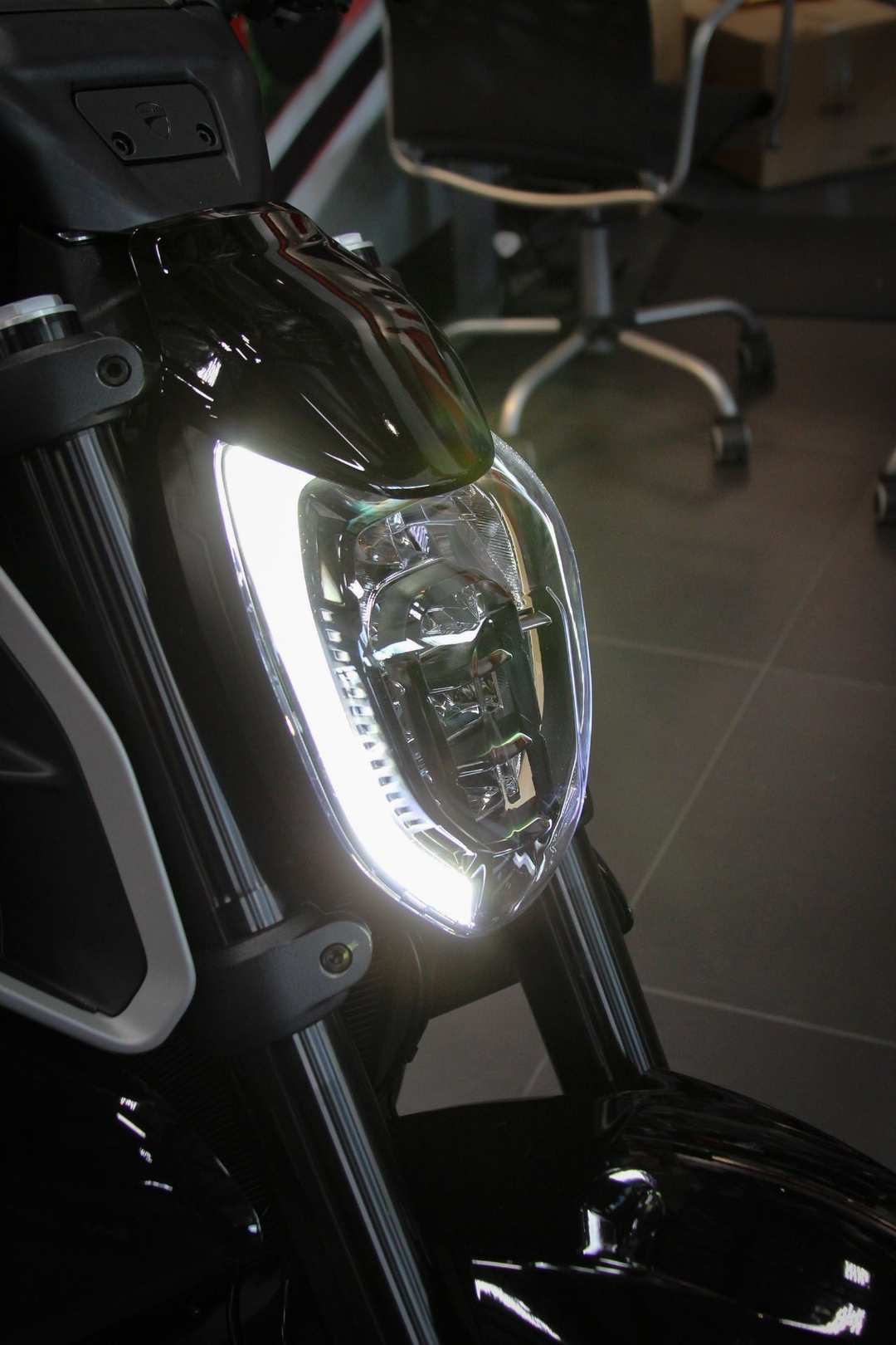 2024 Ducati Diavel V4 - Image 8