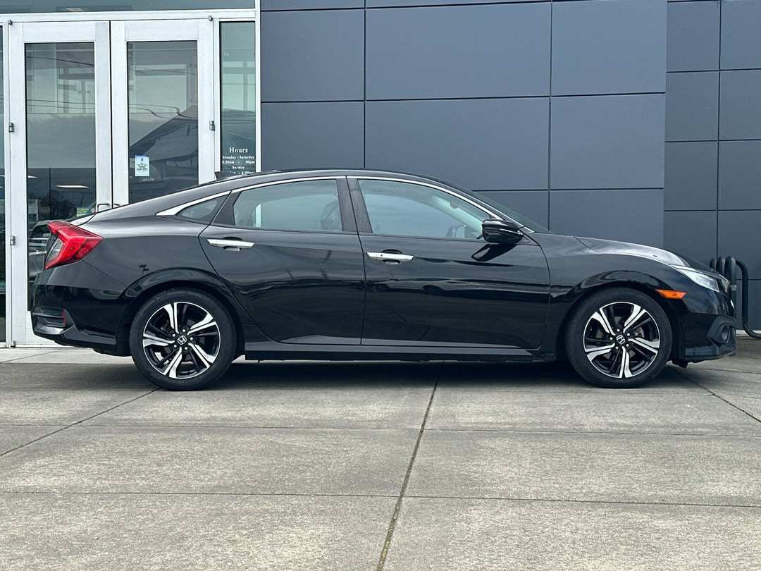 2016 Honda Civic Touring - Image 2