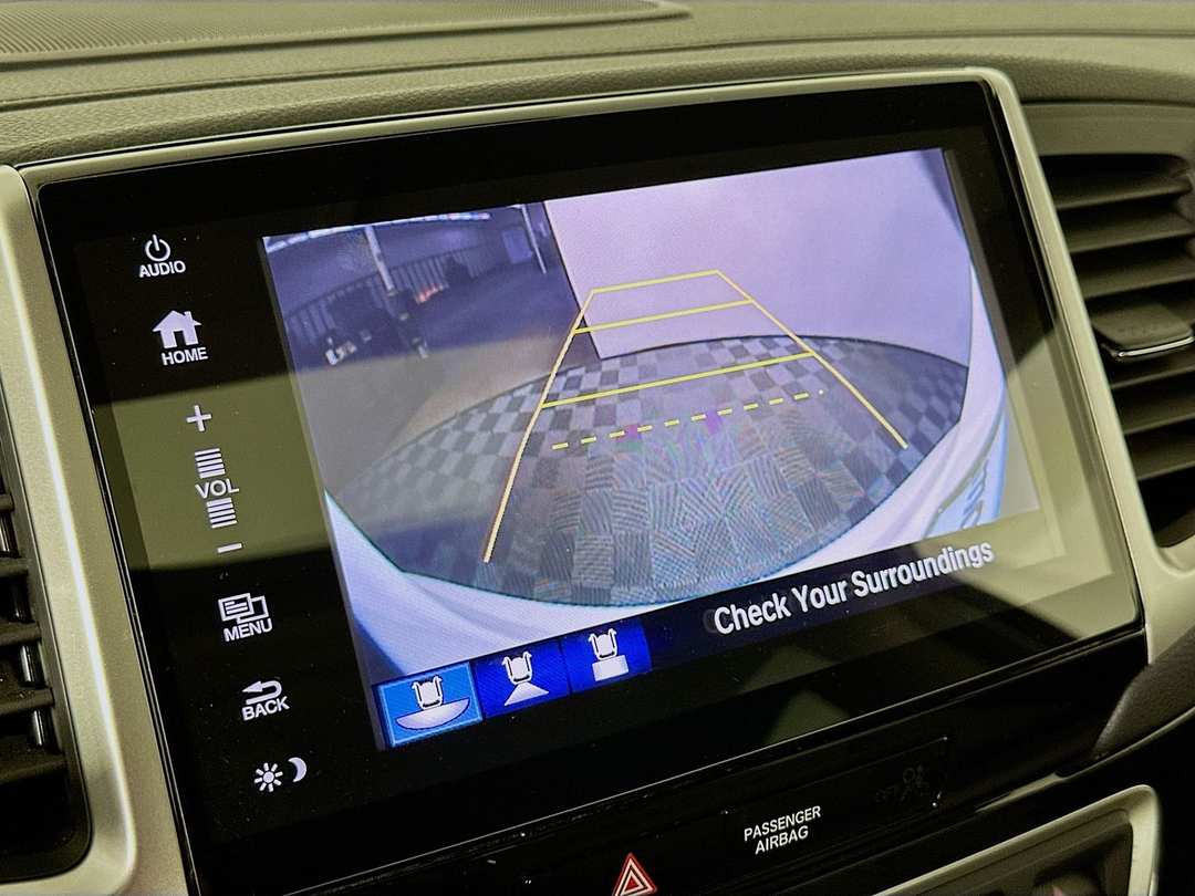 2017 Honda Pilot Touring - Image 15