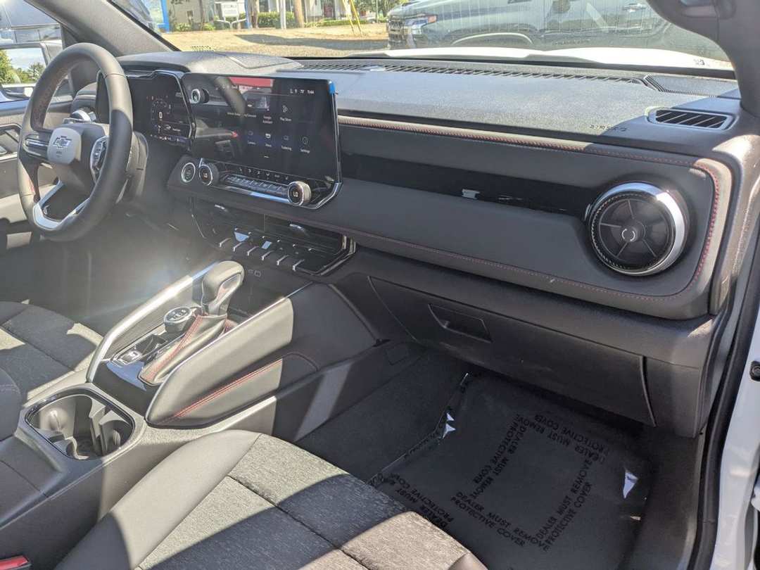 2025 Chevrolet Colorado Z71 - Image 28