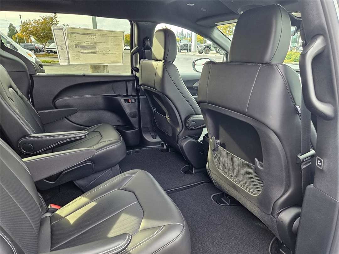 2026 Chrysler Voyager LX - Image 36