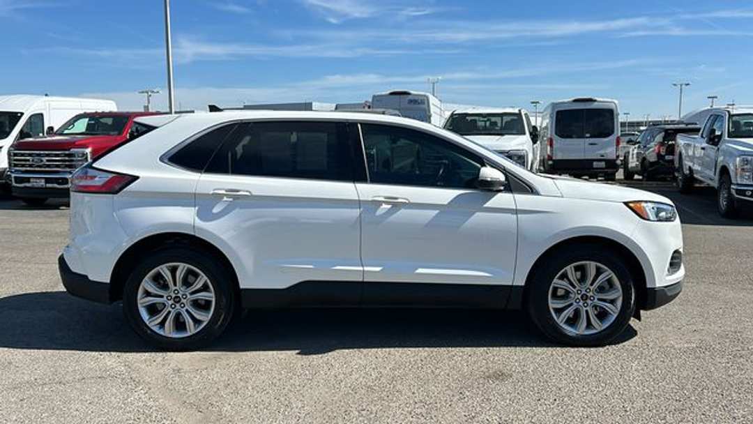 2023 Ford Edge Titanium - Image 2