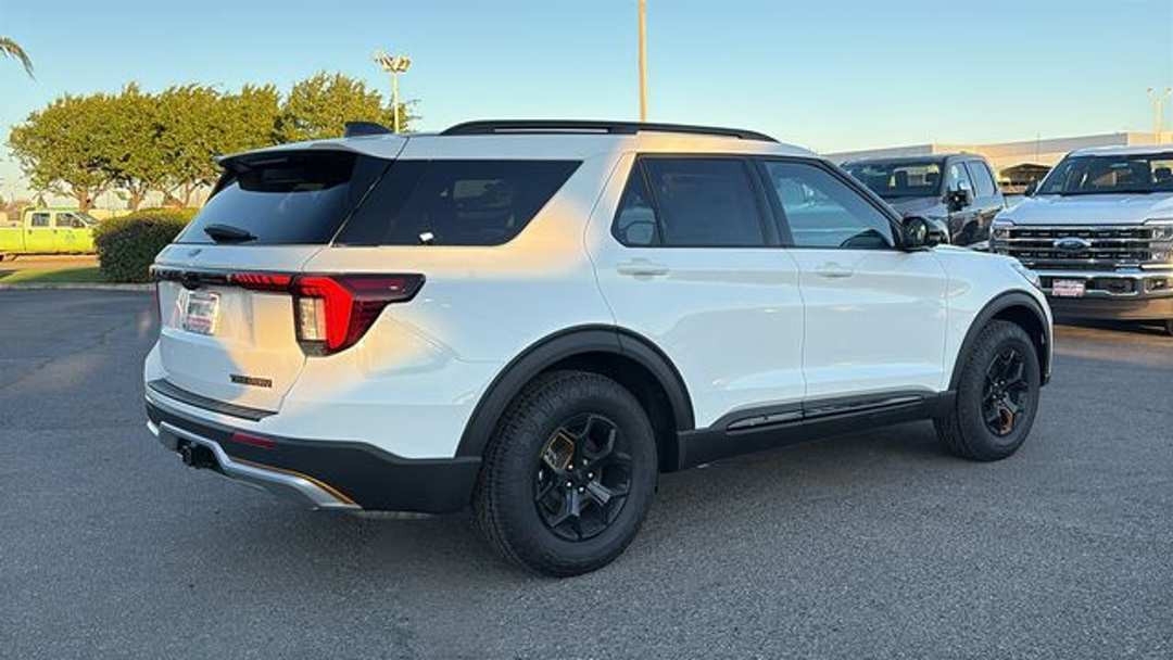 2026 Ford Explorer Tremor - Image 3