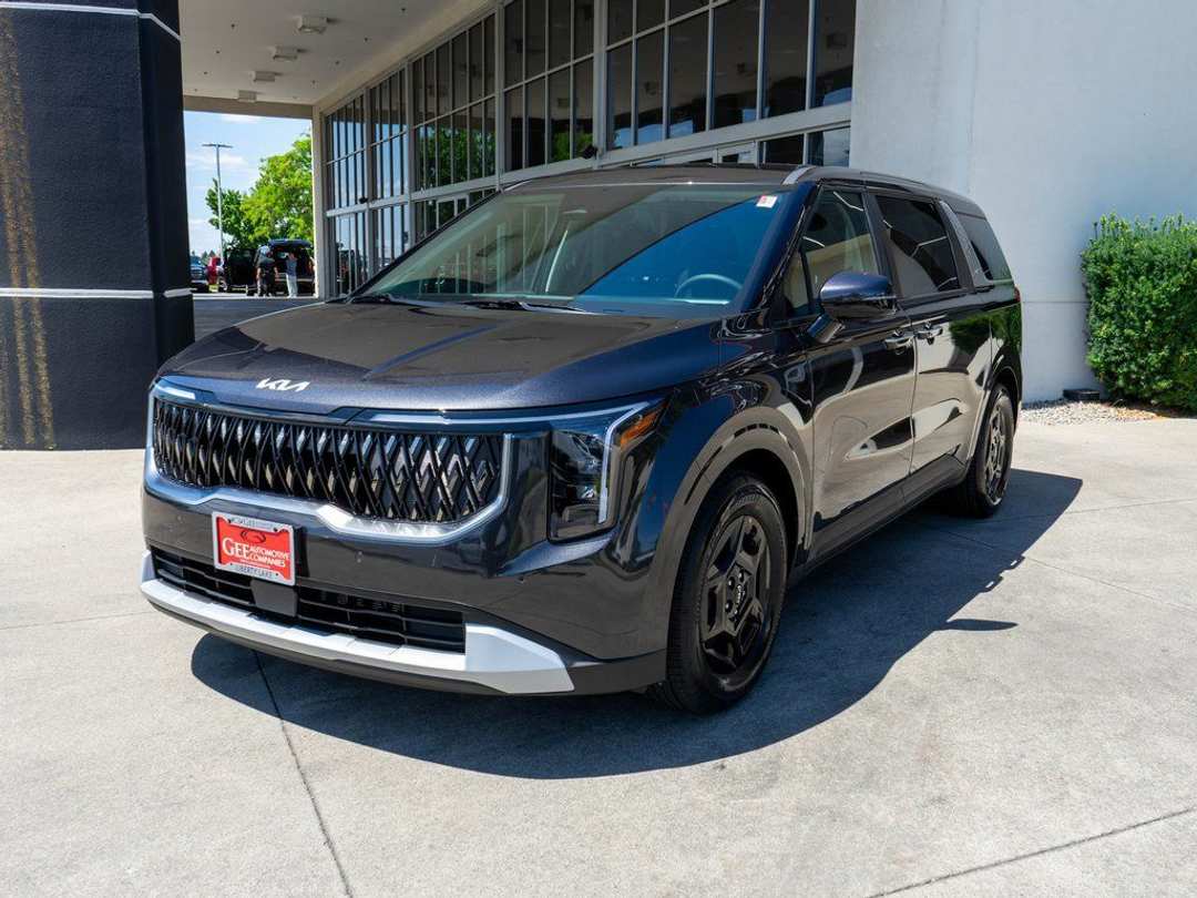 2026 Kia Carnival LXS - Image 3