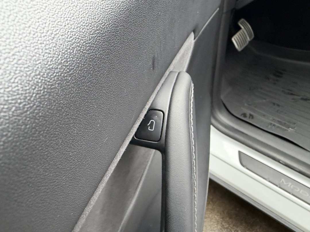 2022 Tesla Model Y Performance - Image 13