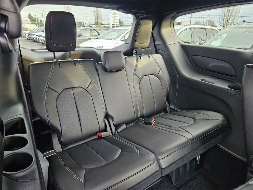 2026 Chrysler Pacifica Select - Image 36