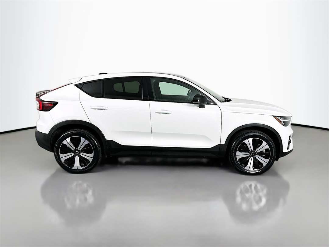 2023 Volvo C40 Recharge Pure Twin Plus - Image 8