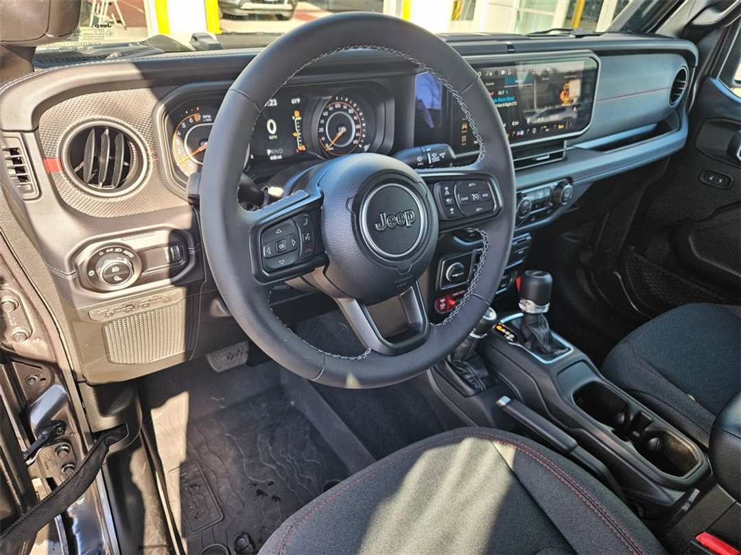 2025 Jeep Gladiator Rubicon - Image 13
