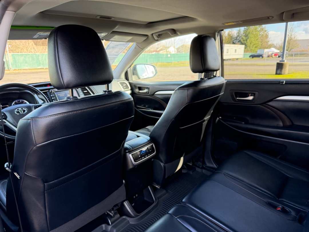 2019 Toyota Highlander XLE - Image 32