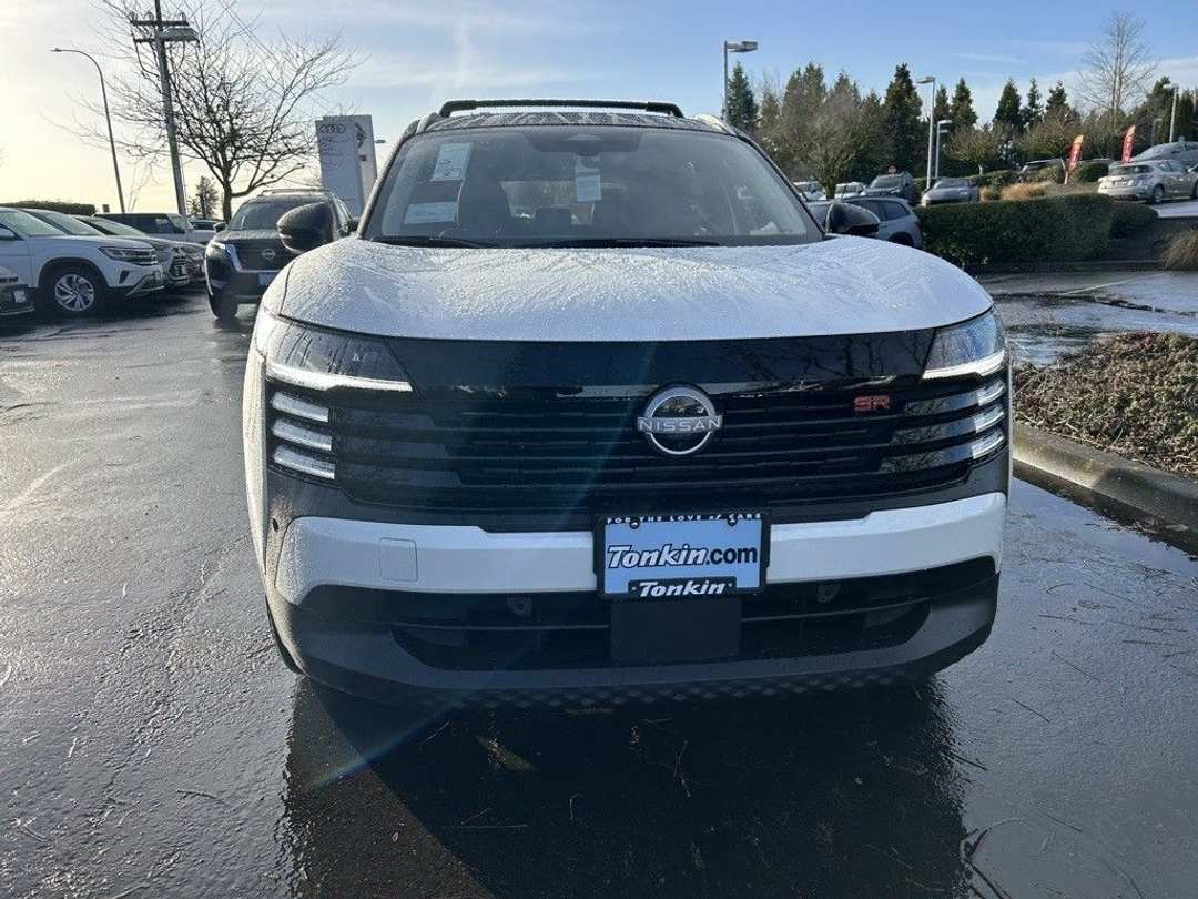 2025 Nissan Kicks SR - Image 2