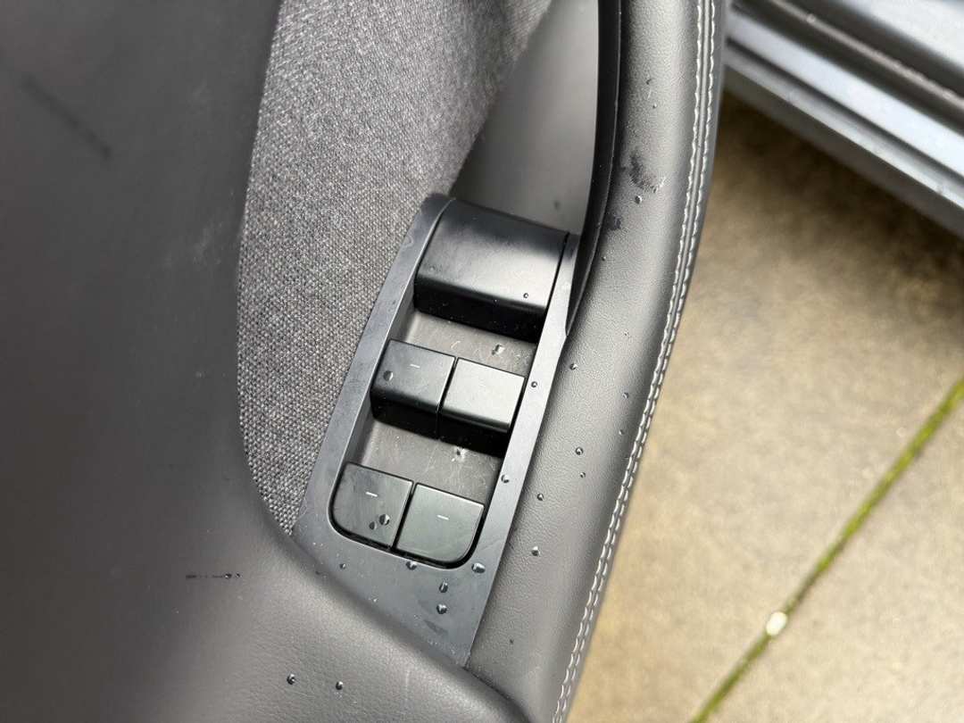 2021 Tesla Model S Plaid - Image 14