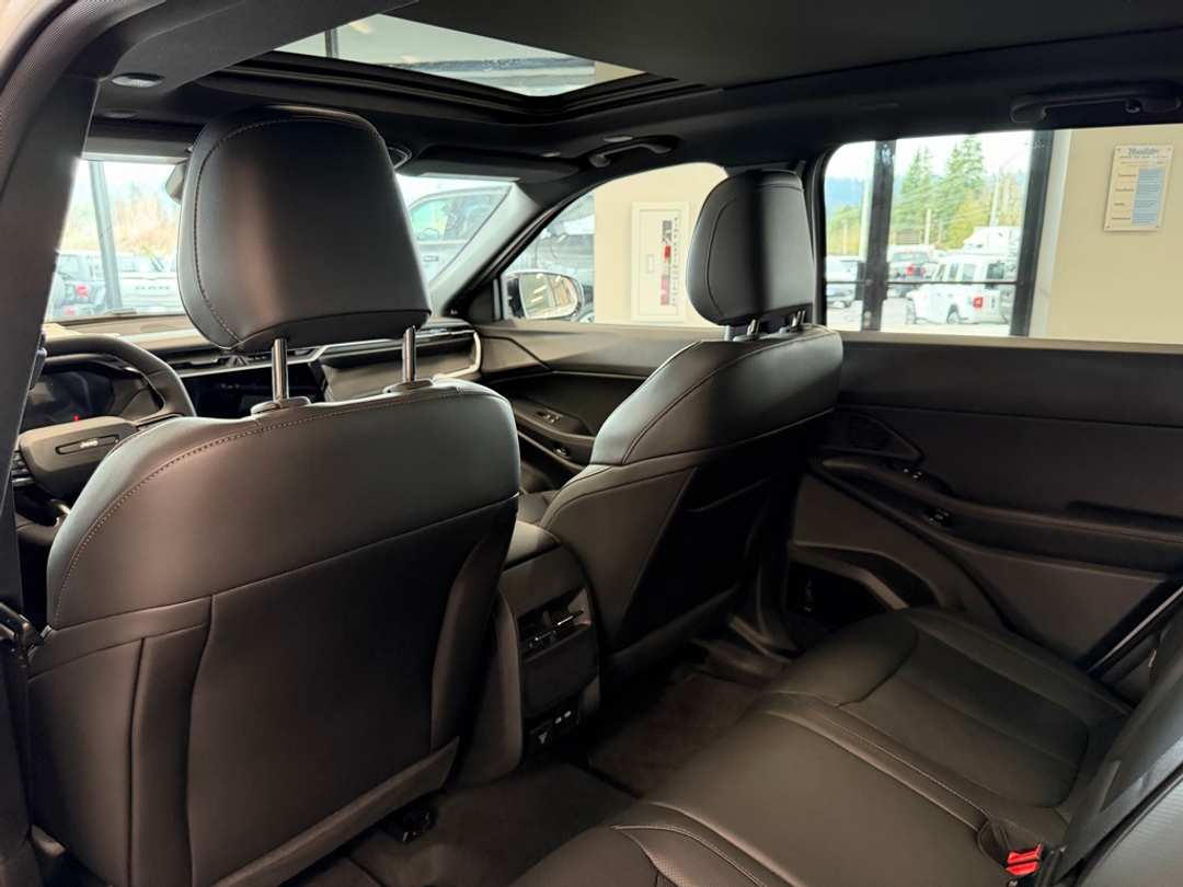 2026 Jeep Cherokee Overland - Image 34