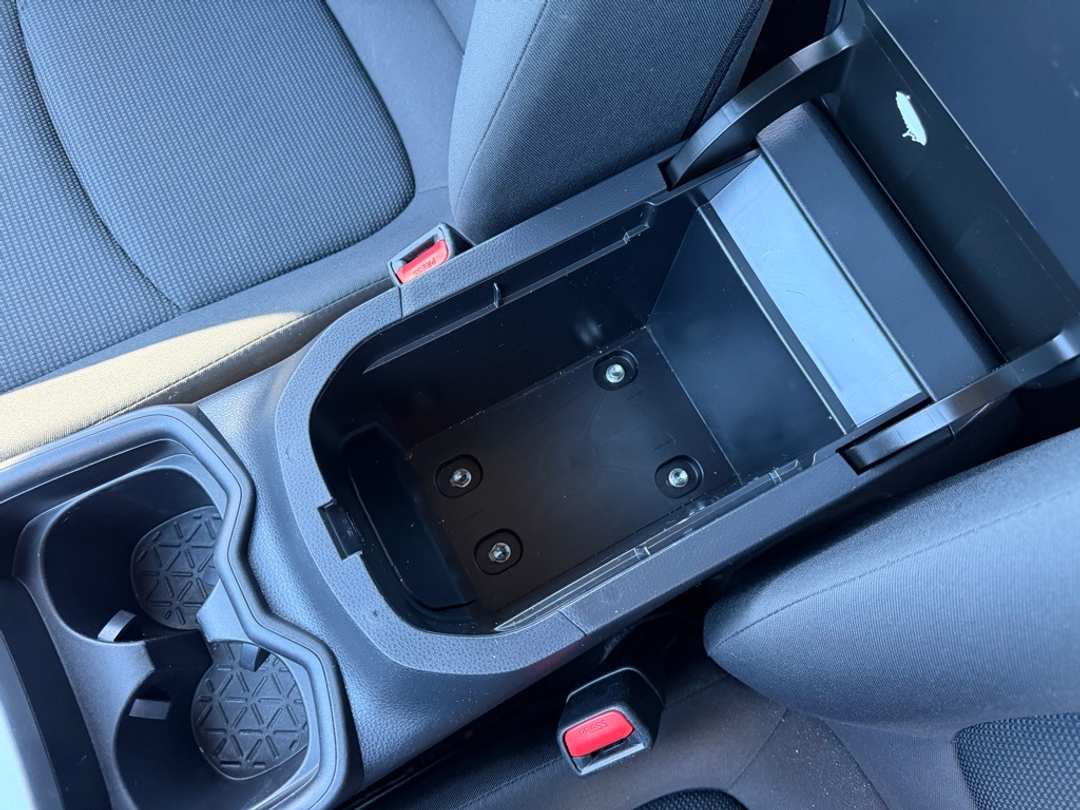 2020 Toyota Rav4 LE - Image 28