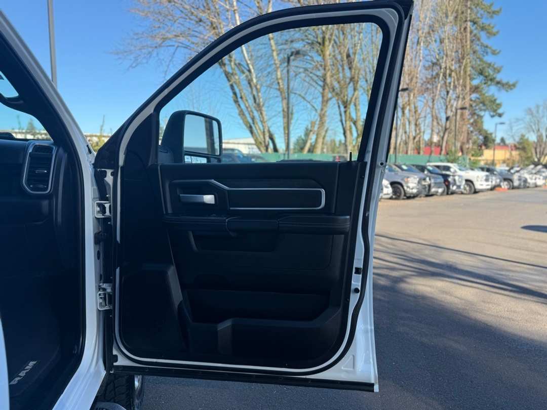 2024 Ram 2500 Big Horn - Image 17