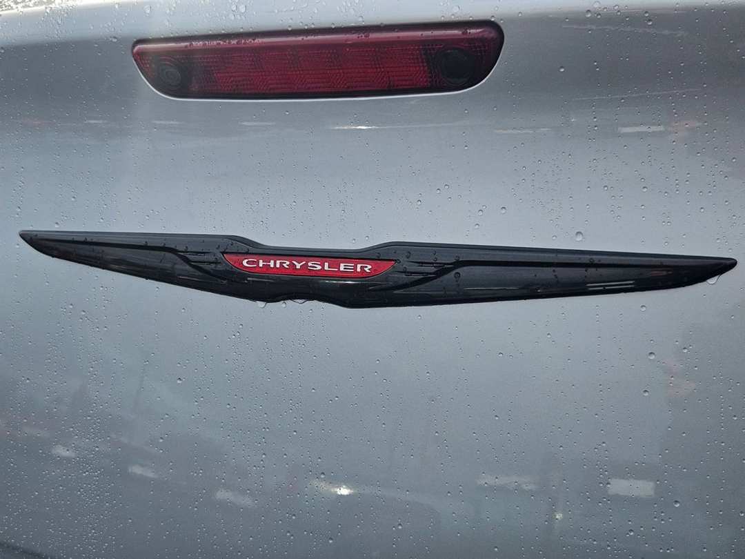 2023 Chrysler 300 S - Image 31