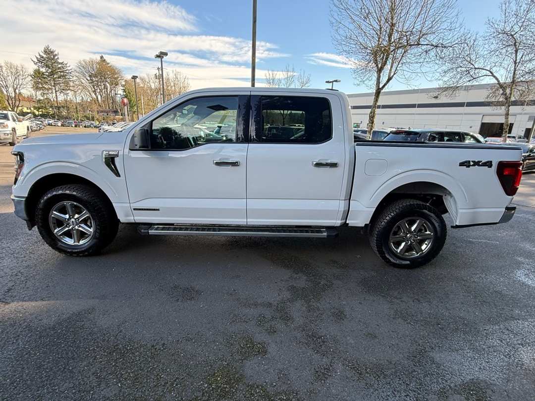 2025 Ford F-150 XLT - Image 13