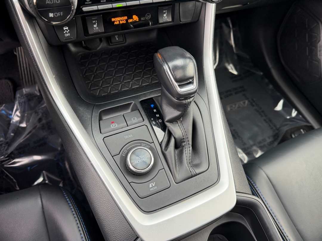 2020 Toyota Rav4 XSE - Image 25