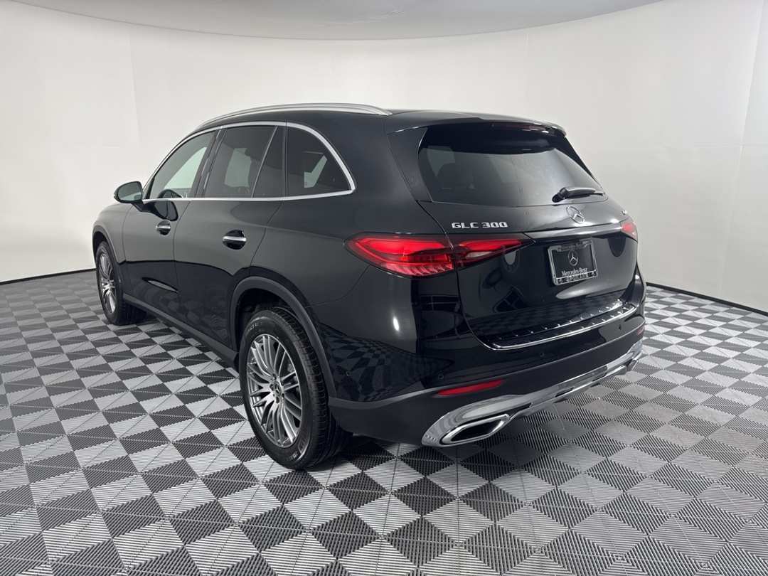 2026 Mercedes-Benz GLC GLC 300 - Image 4