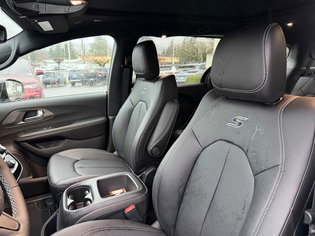 2026 Chrysler Pacifica Select - Image 16