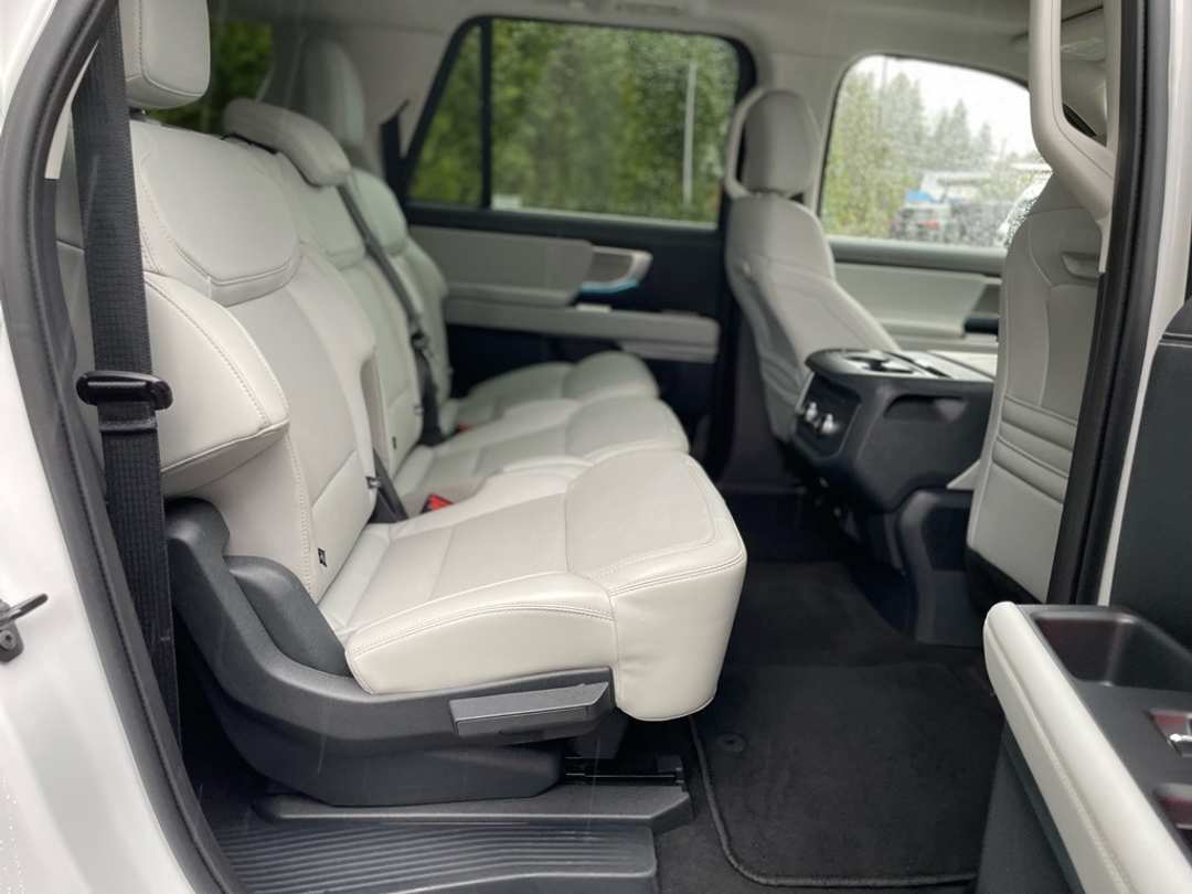 2025 Ford Expedition Max Platinum - Image 20