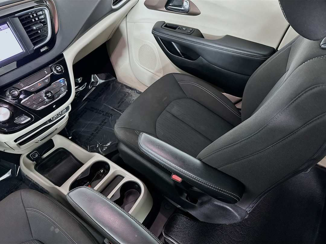 2023 Chrysler Voyager LX - Image 22