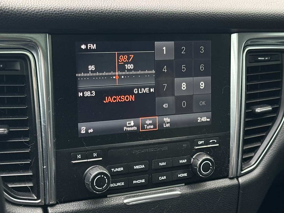 2017 Porsche Macan Base - Image 16