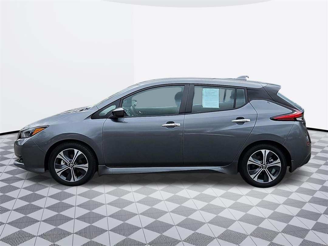 2020 Nissan LEAF SV - Image 3