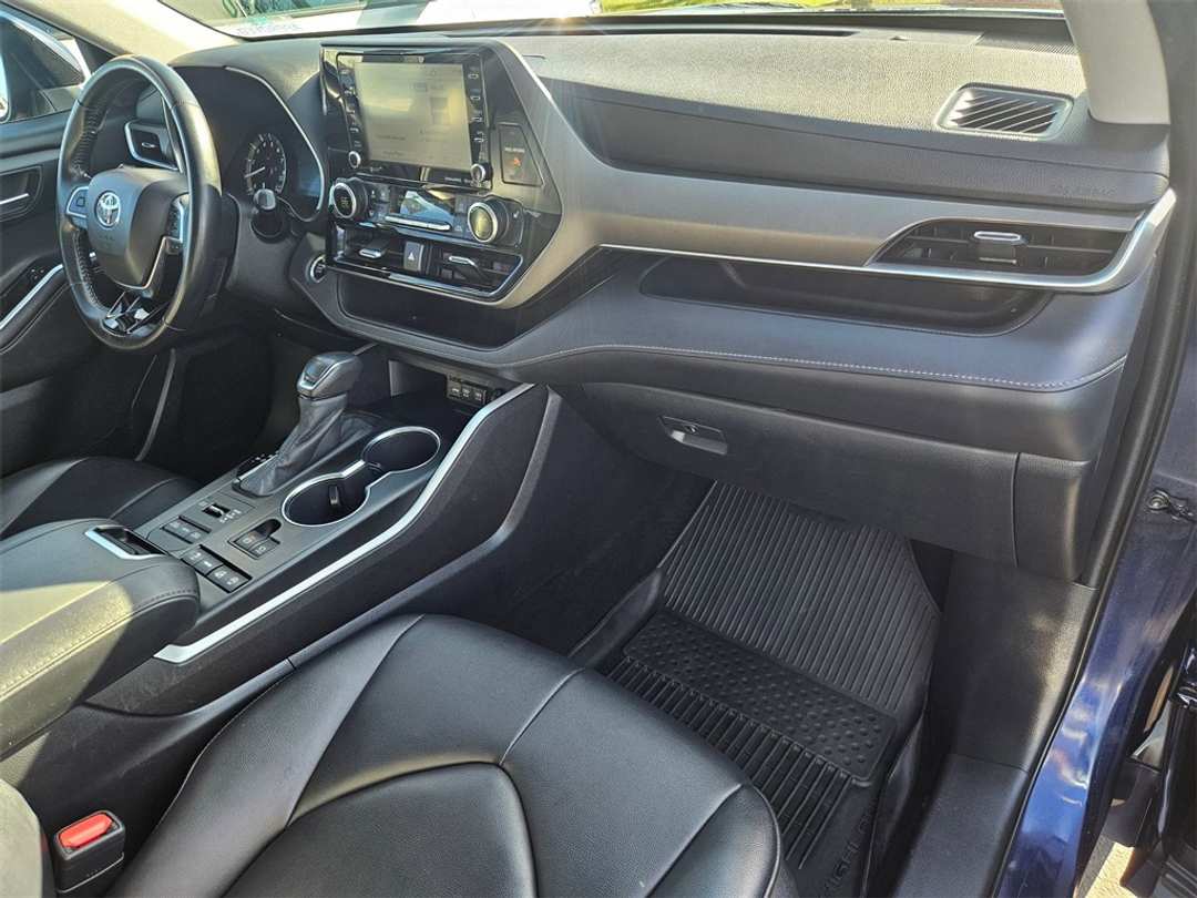 2020 Toyota Highlander XLE - Image 37