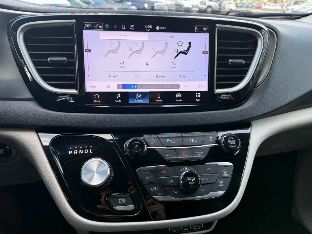 2023 Chrysler Pacifica Touring L - Image 39