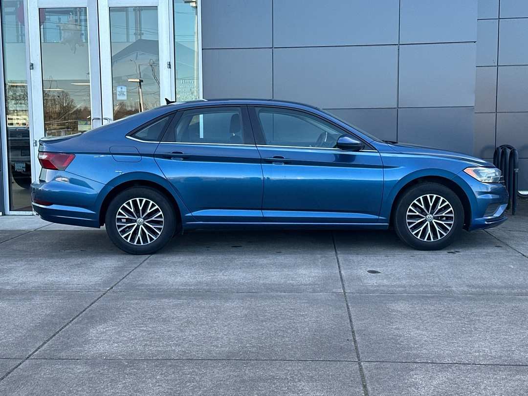 2021 Volkswagen Jetta - Image 2
