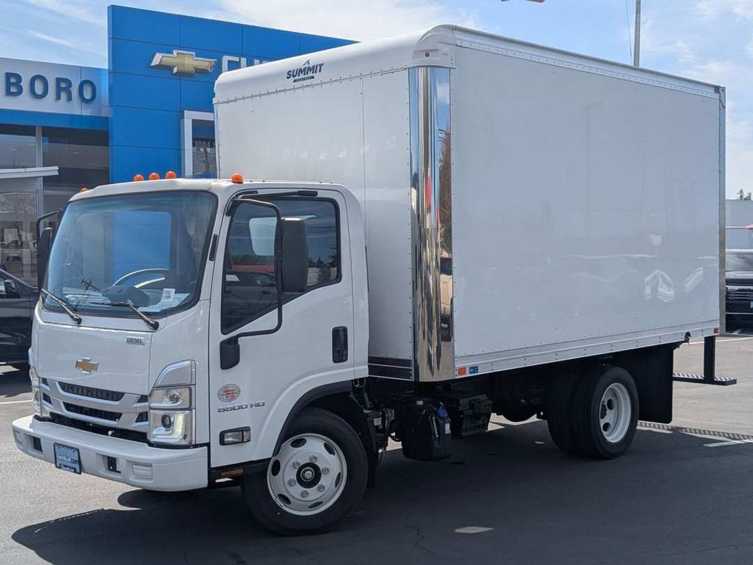 2024 Chevrolet 5500 Hd Lcf Dry Box - Image 2