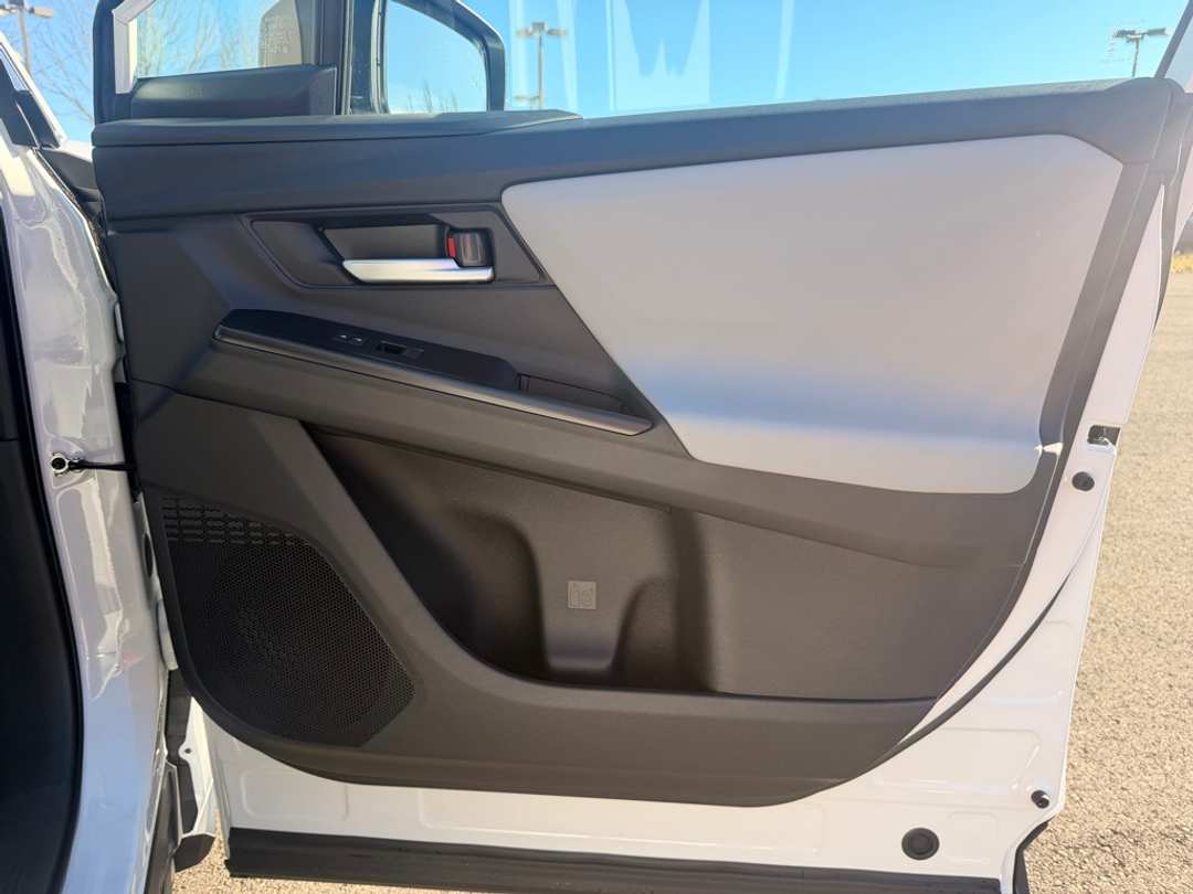 2026 Subaru Solterra Premium - Image 27