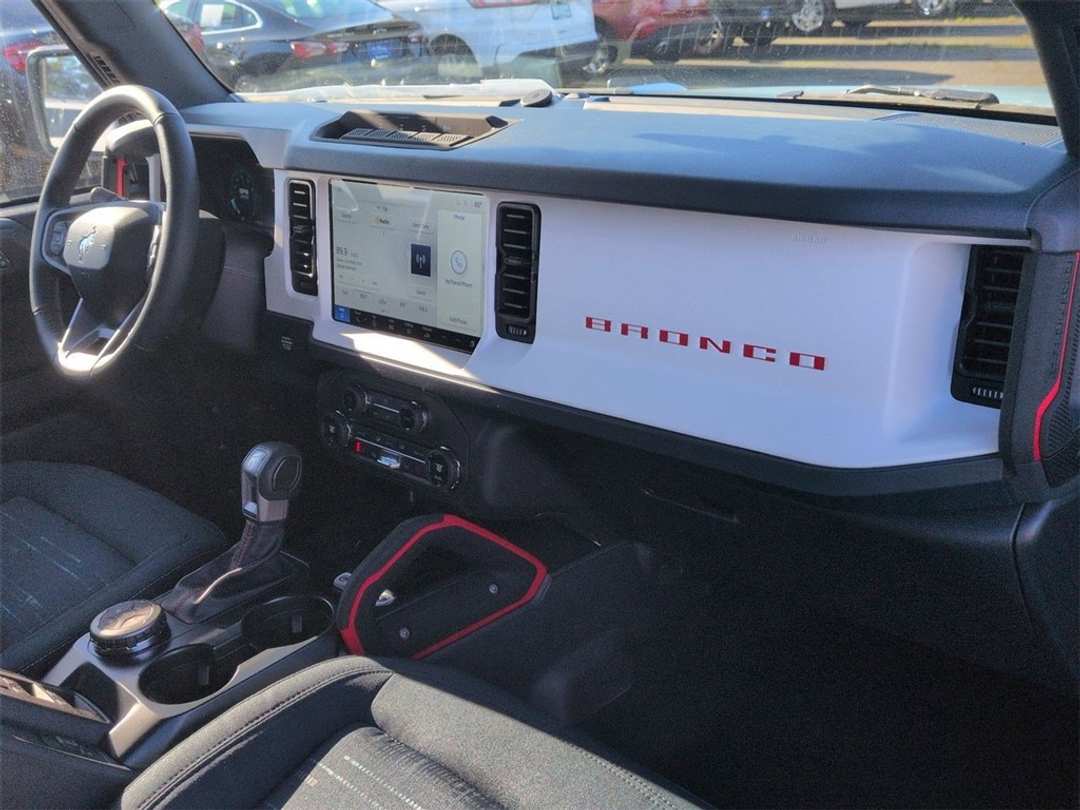 2025 Ford Bronco Heritage Edition - Image 30