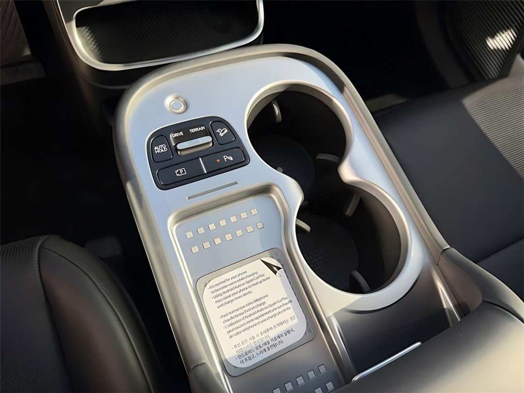 2026 Hyundai Ioniq 9 Performance Calligraphy - Image 25