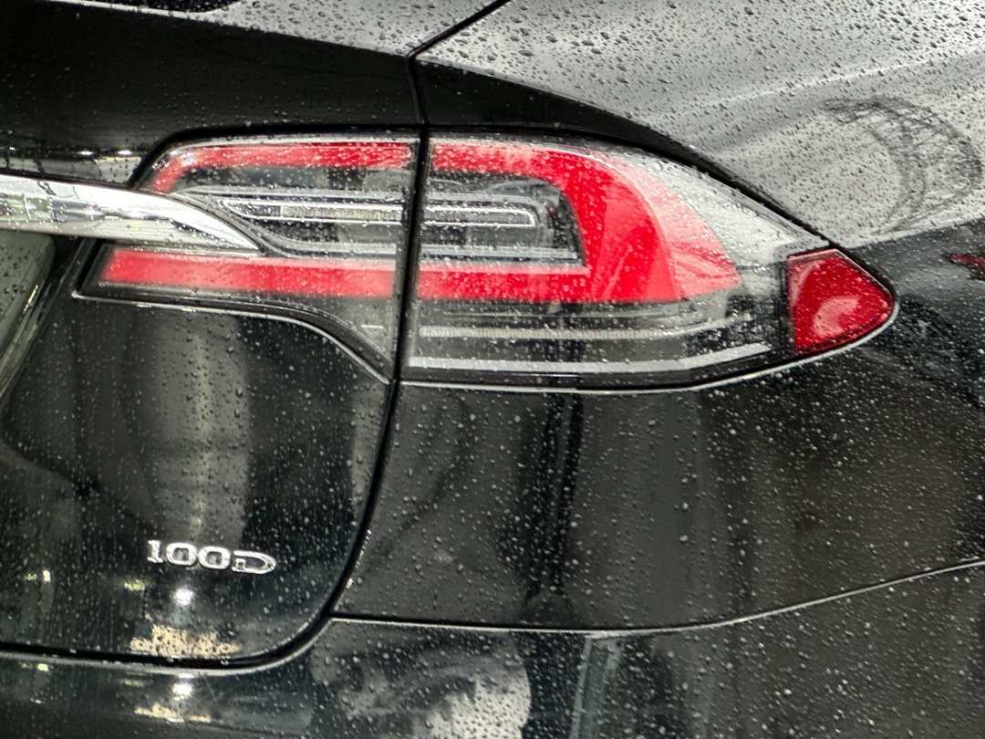 2018 Tesla Model X 100D - Image 25
