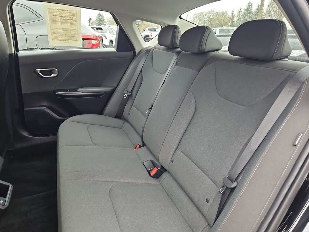2025 Kia K4 LXS - Image 24
