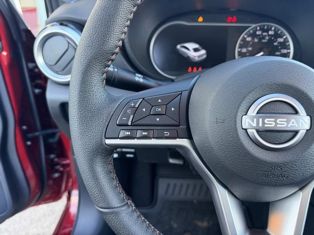 2025 Nissan Versa 1.6 SR - Image 17