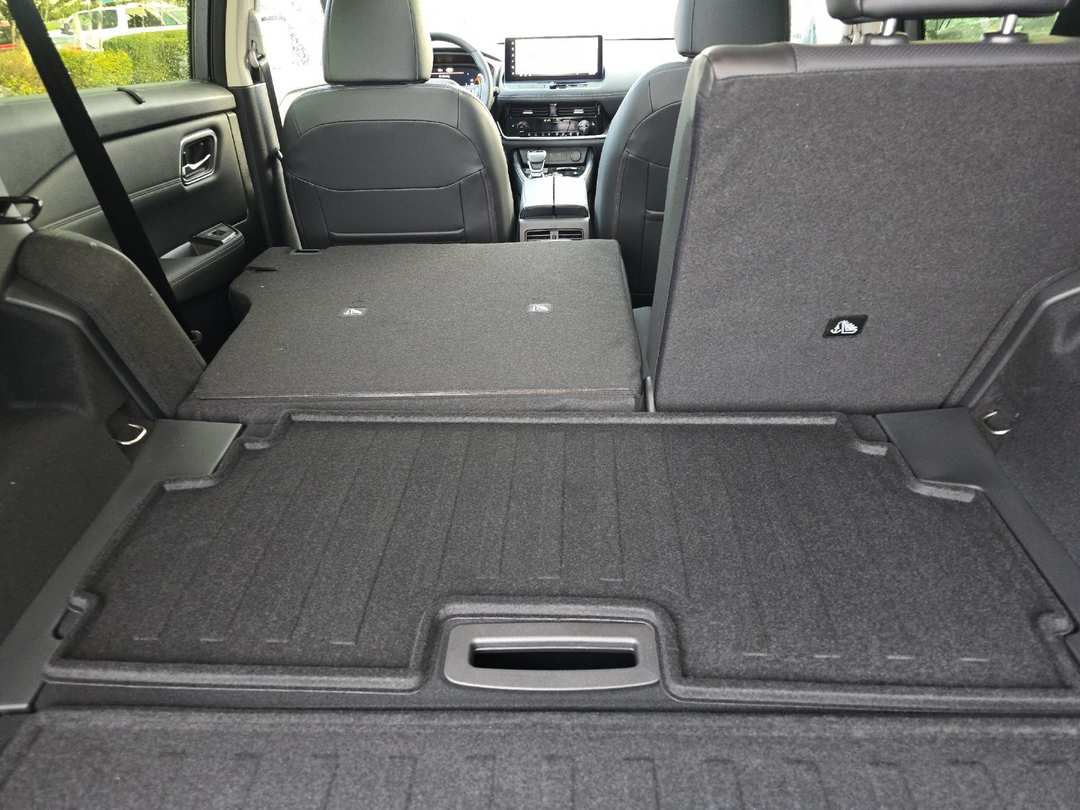 2026 Nissan Rogue Platinum - Image 14