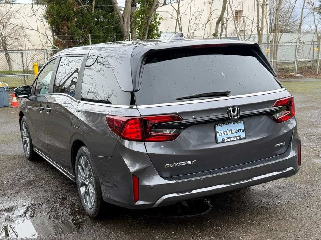 2026 Honda Odyssey Touring - Image 6