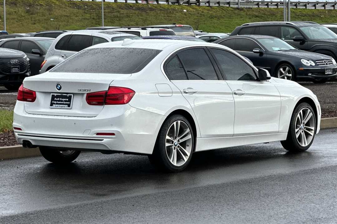 2017 BMW 3 Series 330i - Image 3
