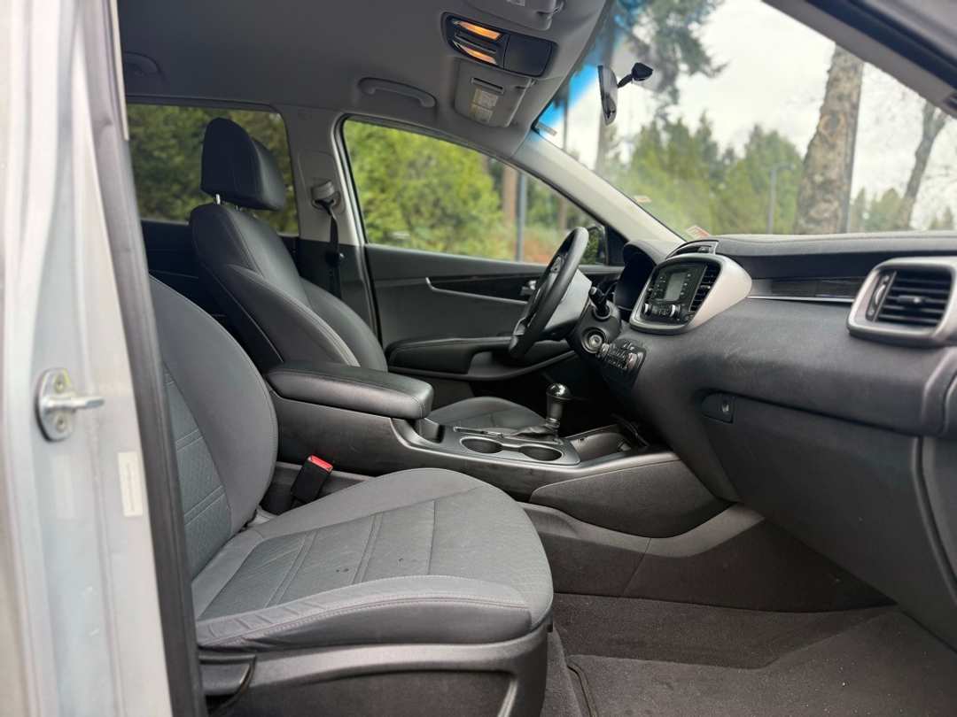 2017 Kia Sorento LX - Image 16