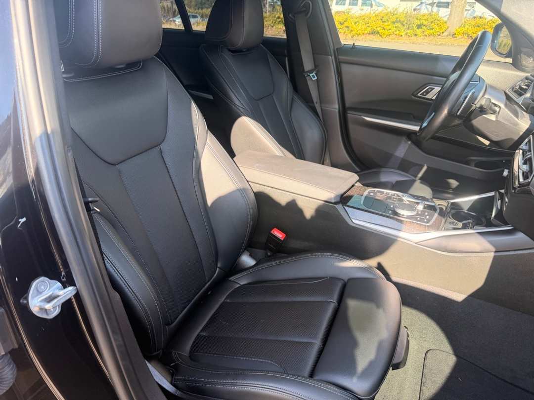 2023 BMW 3 Series 330e xDrive - Image 28