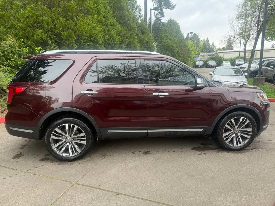 2018 Ford Explorer Platinum - Image 2