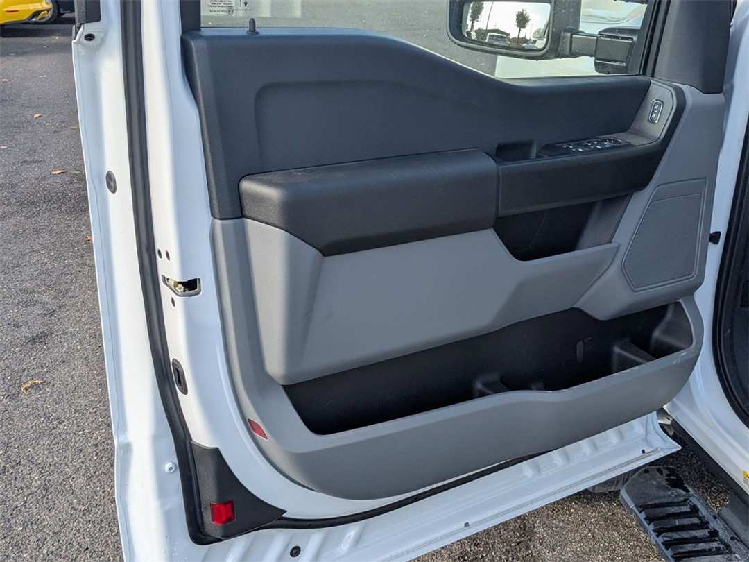 2026 Ford F-550Sd XL - Image 10