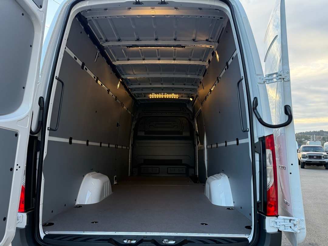 2026 Mercedes-Benz Sprinter 2500 Cargo 170 WB - Image 9