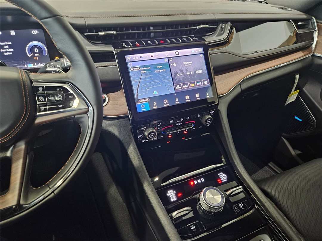 2025 Jeep Grand Cherokee Summit - Image 19