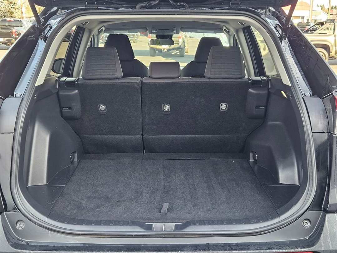 2024 Toyota Rav4 LE - Image 28