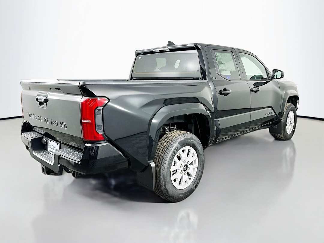 2025 Toyota Tacoma SR5 - Image 7