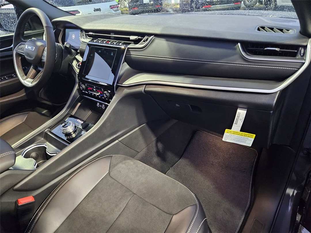 2025 Jeep Grand Cherokee Altitude X - Image 36